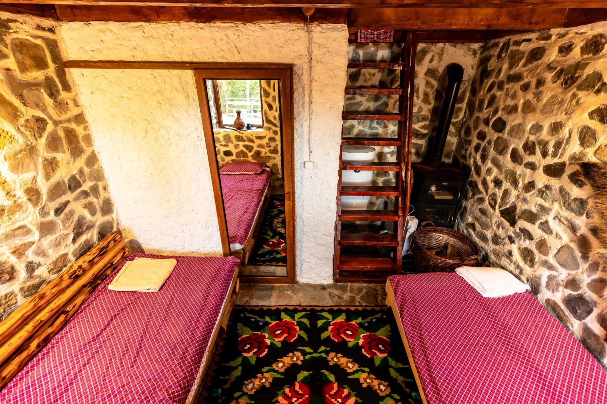 Catunu' Lui Emil Villa Carbunesti ภายนอก รูปภาพ