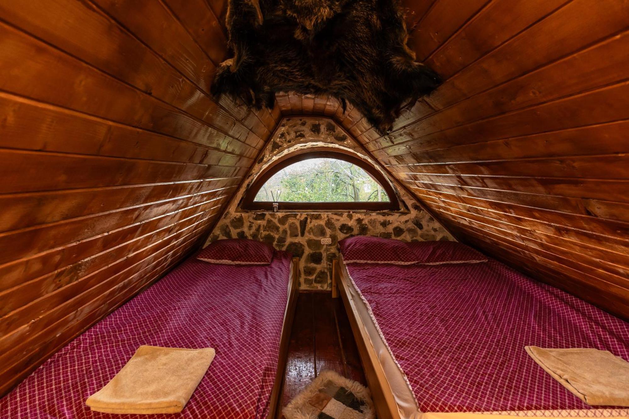 Catunu' Lui Emil Villa Carbunesti ภายนอก รูปภาพ